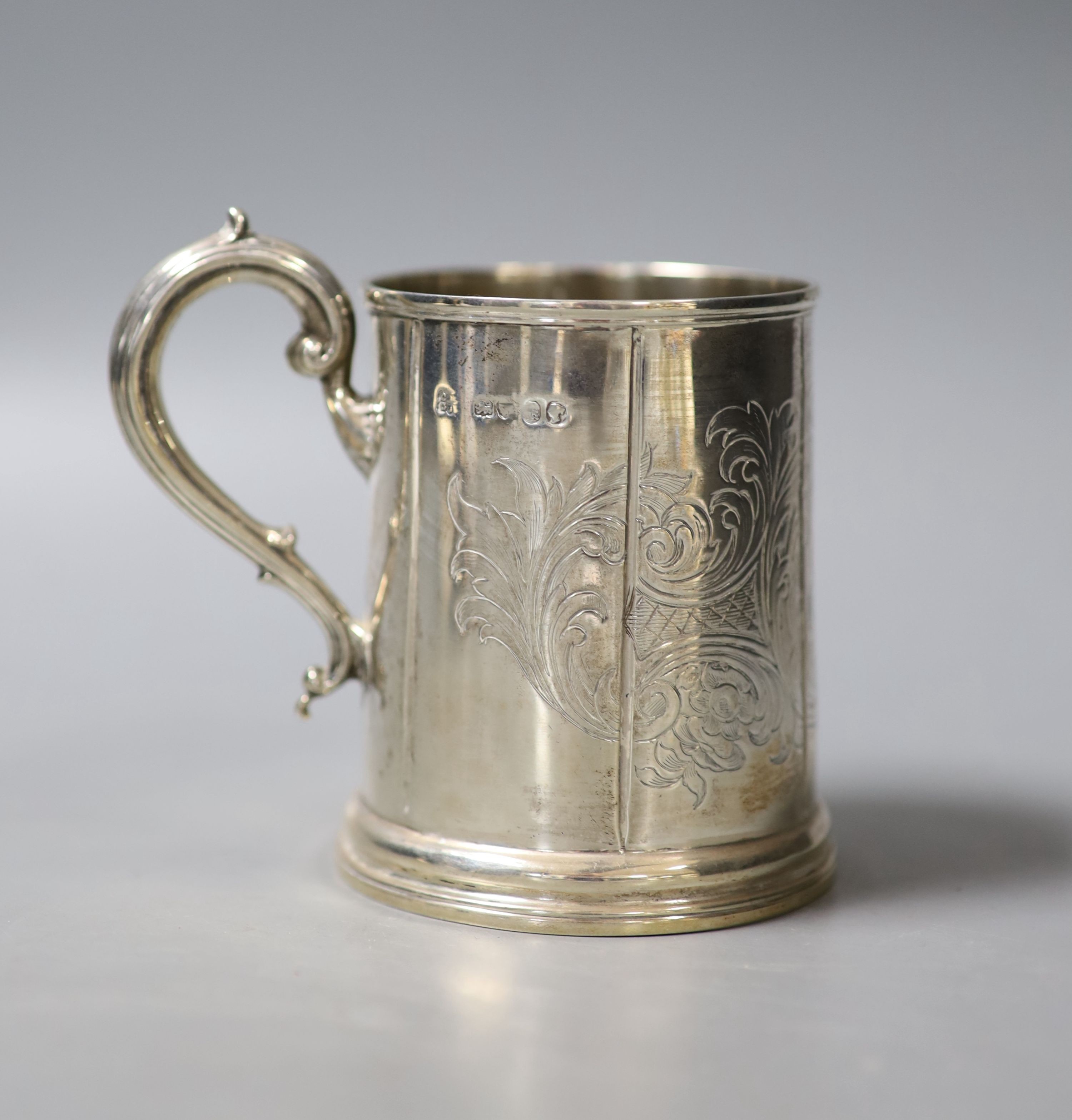 A Victorian engraved silver christening mug, with engraved monogram, Reily & Storer, London, 1845, height 96mm, 157 grams.